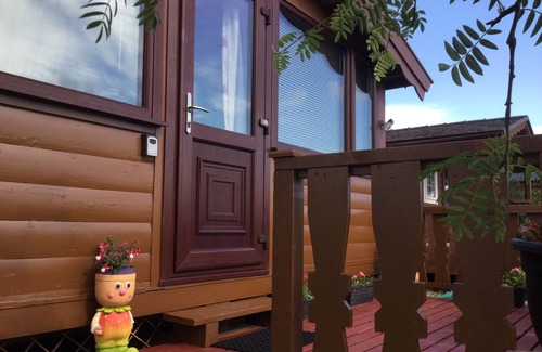 Bronaber Cabina | Log Cabin - Free Parking, Garden & pet Friendly