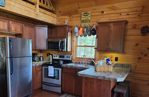 Trigg County Cabina | Log Cabin get away in Cadiz, KY area with multiple recreation areas near by.