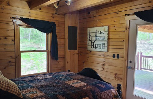 Trigg County Cabina | Log Cabin get away in Cadiz, KY area with multiple recreation areas near by.