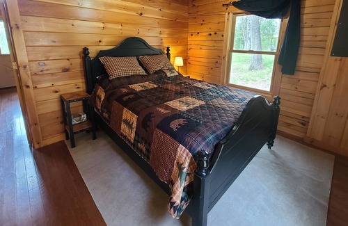 Trigg County Cabina | Log Cabin get away in Cadiz, KY area with multiple recreation areas near by.