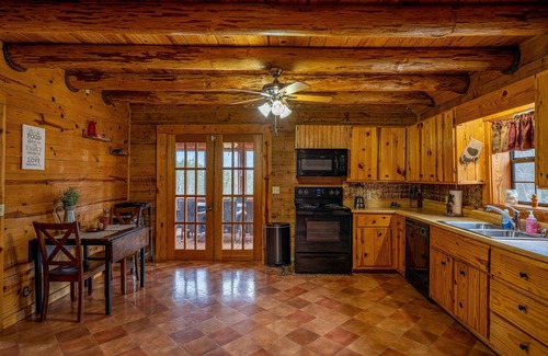 Mountain Home Cabina | Log Cabin Getaway, Lakes, Rivers, Hiking, Fishing, Wi-Fi & More
