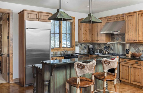Mountain Village Cabina | Log Cabin Home by InvitedHome | Vast Patio, Skiing, Fireplace, Hot Tub