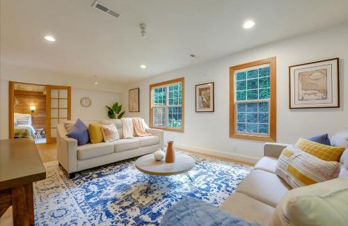Redwood City Casa | Log-Cabin Home Retreat - Walk to Restaurants Trails Hiking & Biking