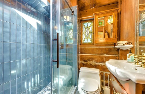 Redwood City Casa | Log-Cabin Home Retreat - Walk to Restaurants, Trails, Hiking & Biking