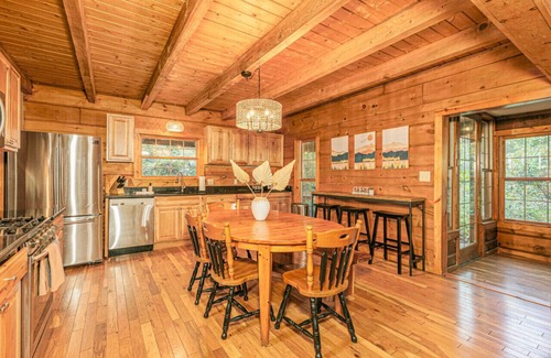 Bryson City Apartamento | Log Cabin, Hot Tub, Fire Pit Roaring Creek