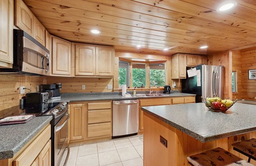 Franconia Casa | Log Cabin in the mountains near skiing, hiking & fishing