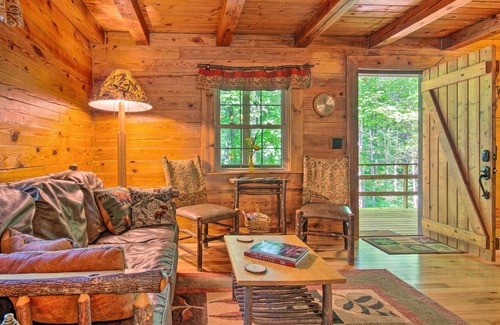 Weaverville Cabina | Log Cabin in the Woods w/ Deck, Game Room, Hot Tub