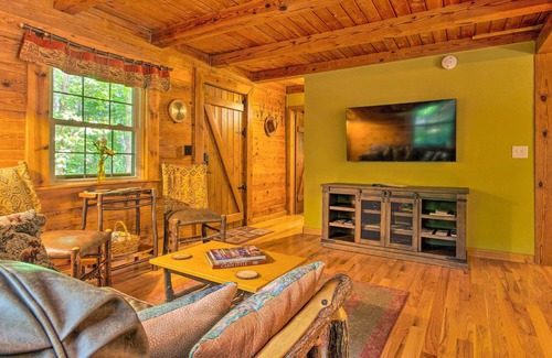 Weaverville Cabina | Log Cabin in the Woods w/ Deck, Game Room, Hot Tub