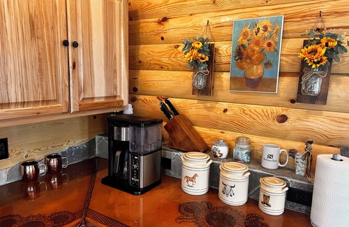 Whitehall Casa | Log Cabin in Whitehall