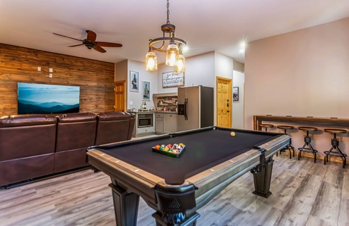 Dahlonega Cabina | Log Cabin, Lake, Hot Tub, Near Wineries & Hiking