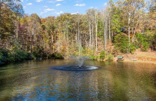 Dahlonega Casa | Log Cabin, Lake, Hot Tub, Near Wineries & Hiking