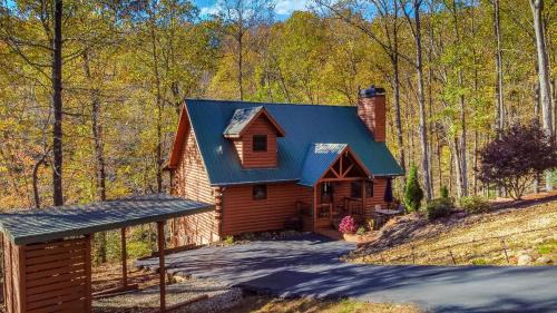 Dahlonega Casa | Log Cabin, Lake, Hot Tub, Near Wineries & Hiking
