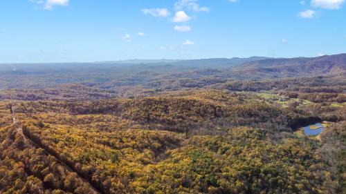 Dahlonega Casa | Log Cabin, Lake, Hot Tub, Near Wineries & Hiking