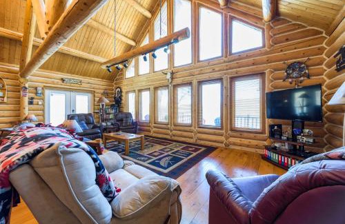 Lawrence Casa | Log cabin- Lake- kayaks- close to South Haven