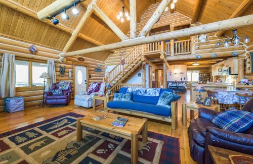 Lawrence Casa | Log cabin- Lake- kayaks- close to South Haven
