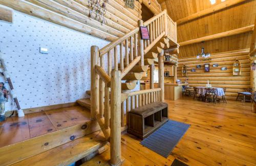 Lawrence Casa | Log cabin- Lake- kayaks- close to South Haven