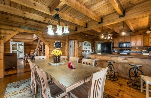 Union Cabina | Nuevo anuncio Unbelievable Log Cabin Lodge Retreat con vista al río Ohio