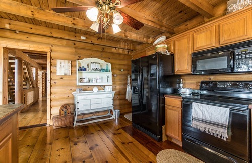 Union Cabina | Nuevo anuncio Unbelievable Log Cabin Lodge Retreat con vista al río Ohio