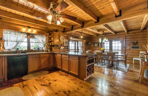 Union Cabina | Nuevo anuncio Unbelievable Log Cabin Lodge Retreat con vista al río Ohio