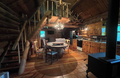 Alma Cabina | Log cabin, log cabin sauna building, wildlife, orchards
