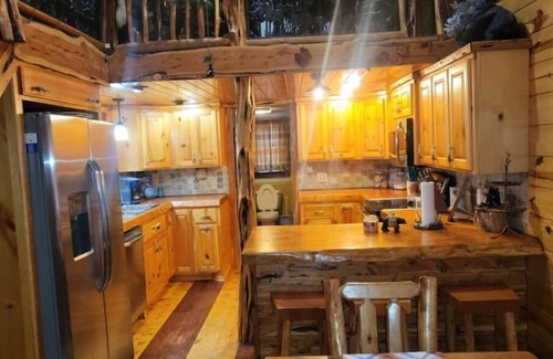 Saint Joe Cabina | Log cabin on 9 acres. Perfect for a winter retreat or summer trip to the river.