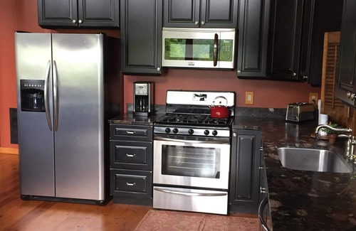Laurel Springs Casa | Log Cabin en 9 acres privados en Blue Ridge Parkway con hermosas vistas