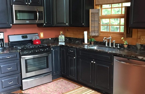 Laurel Springs Casa | Log Cabin en 9 acres privados en Blue Ridge Parkway con hermosas vistas