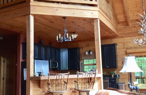 Laurel Springs Casa | Log Cabin en 9 acres privados en Blue Ridge Parkway con hermosas vistas