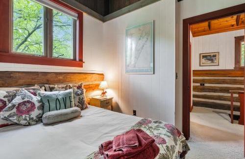 Baileys Harbor Casa | Log Cabin on Kangaroo Lake by Simple Life Rentals