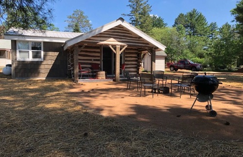 Tomahawk Cabina | Log Cabin on Lake Alice & ATV/UTV Trails, Mama Bear 1-Bedroom