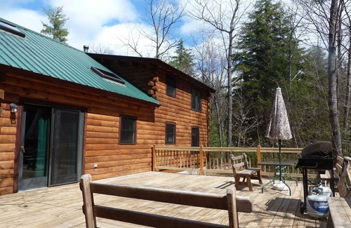 Fryeburg Cabina | Aislado inicio de sesión en el bosque privado natural con frente al mar y playa, capacidad para 8 personas
