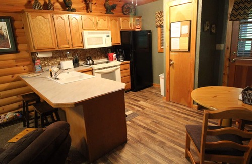 Notch Estates Cabina | Log Cabin 2 Piscinas, Arbolado, Aislado, Jacuzzi, WiFi, senderos naturales, a 1 milla de SDC