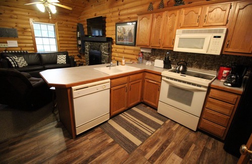 Notch Estates Cabina | Log Cabin 2 Piscinas, Arbolado, Aislado, Jacuzzi, WiFi, senderos naturales, a 1 milla de SDC