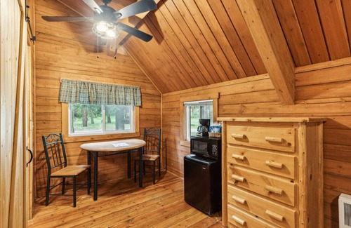 Grantsdale Cabina | Log Cabin Retreat in the Montana Wilderness