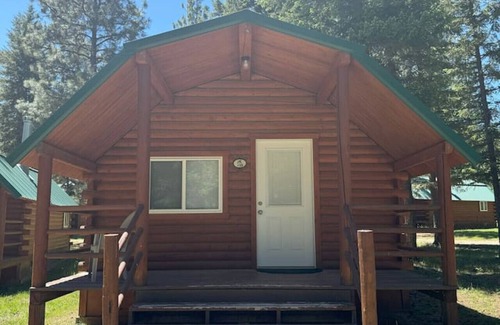 Grantsdale Cabina | Log Cabin Retreat in the Montana Wilderness