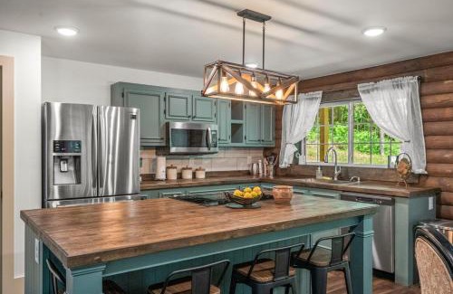 Joelton Casa | Log Cabin Sleeps 6 Woodsy Retreat!