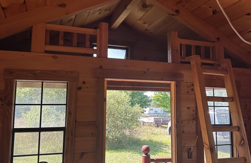 Big Rapids Cabina | Log Cabin Sleeps four