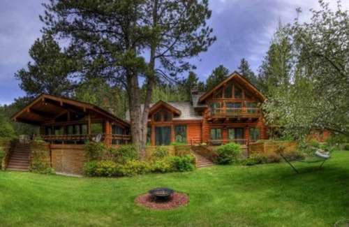 Rapid City Casa | Log cabin-style home near hiking trails w/hot tub, & 2 fireplaces