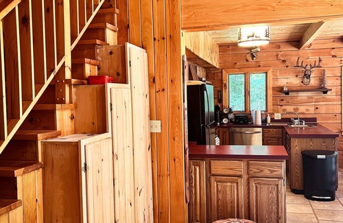 Wilmington Cabina | 15min to Lake Placid - Log Cabin w/ Hot Tub