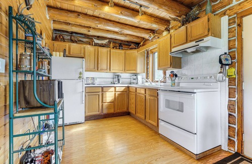 Hornell Cabina | Log Cabin w/ Pond & Trail Access in Almond!