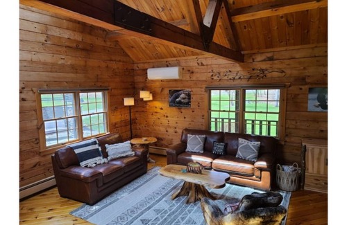 Narrowsburg Cabina | Log Cabin with Fireplace, Swimming Pond & Game Room, Close to Skiing