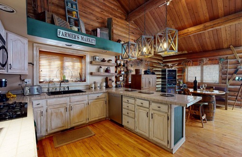 McHenry Cabina | Log Cabin with HGTV Style Backyard INCREDIBLE property