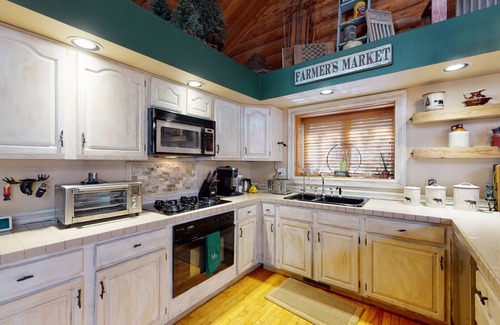 McHenry Cabina | Log Cabin with HGTV Style Backyard INCREDIBLE property