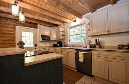 St. Michaels Cabina | St Michaels Retreat, Log Cabin, Family & Pet-Friendly