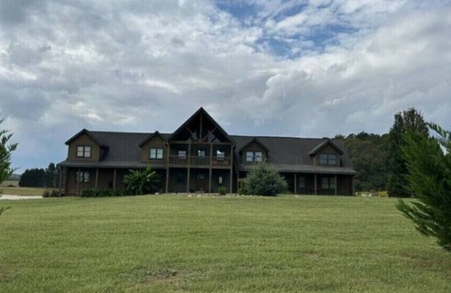 Bowdon Junction Casa | Log Castle and a Spring Fed Lake