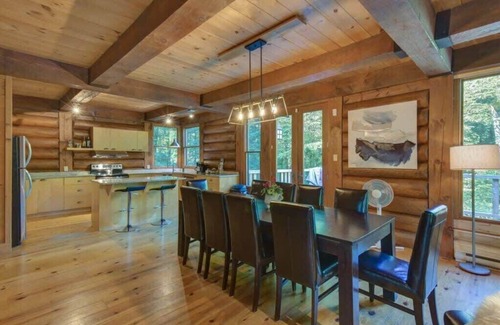 Lac Superieur Village Chalet De Esquí | Log Cottage Resort Access & Spa