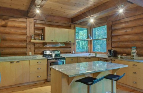 Lac Superieur Village Chalet De Esquí | Log Cottage Resort Access & Spa