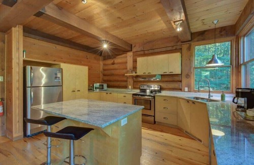 Lac Superieur Village Chalet De Esquí | Log Cottage Resort Access & Spa