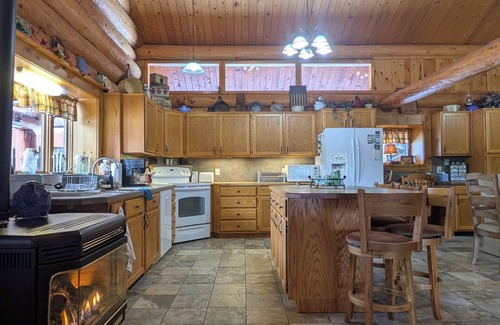 Seeley Lake Cabina | Log Home close to Hiking Trails!