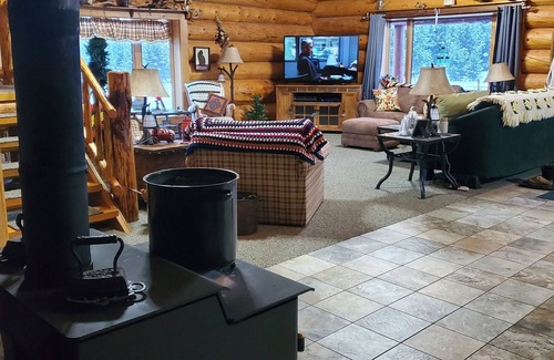 Seeley Lake Cabina | Log Home close to Hiking Trails!
